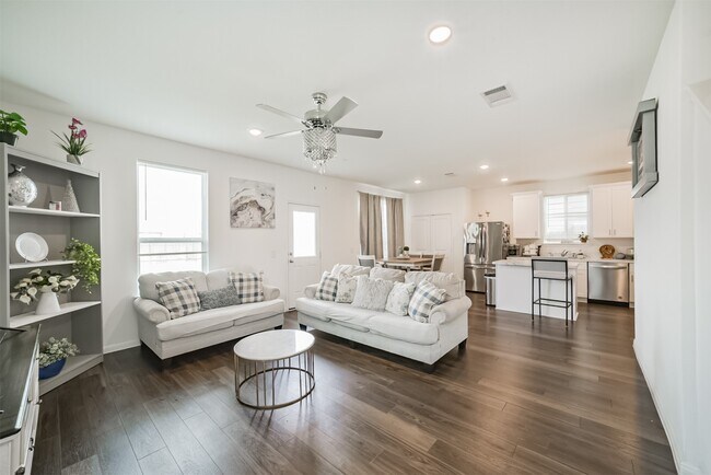 Building Photo - 26407 Red Clover Dr