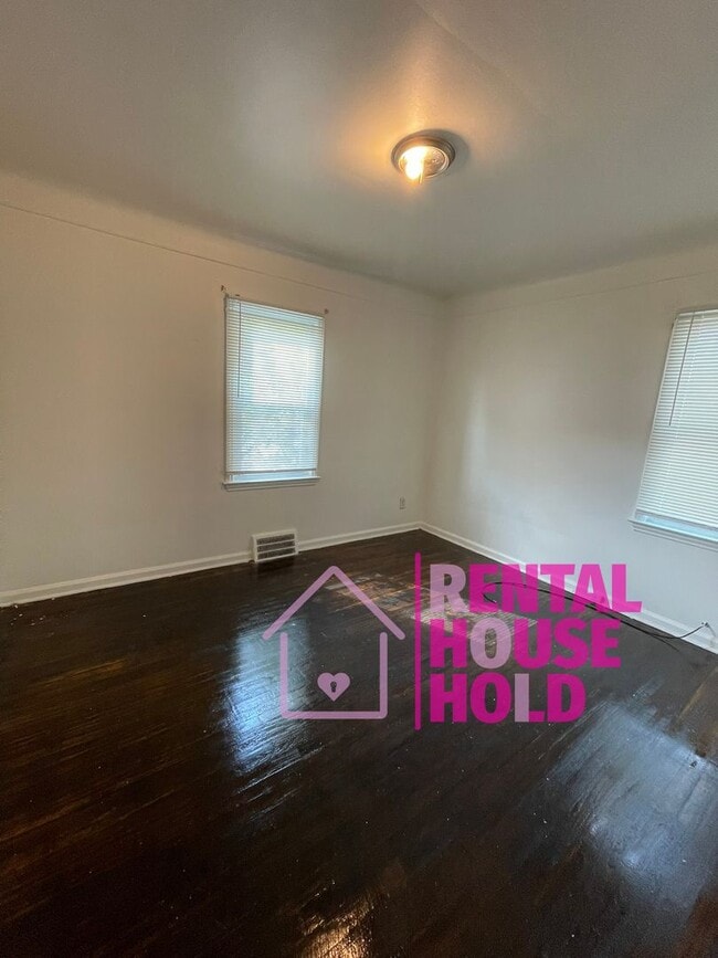 Building Photo - Beautiful 2 Bedroom 1 Bath Home East Engli...