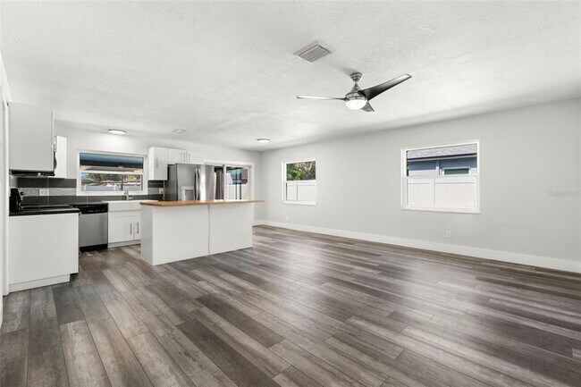 Building Photo - 4510 68th Ave N