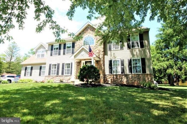 Building Photo - 2155 Elm Ave