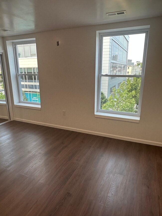 Building Photo - 2036 Ridge Ave