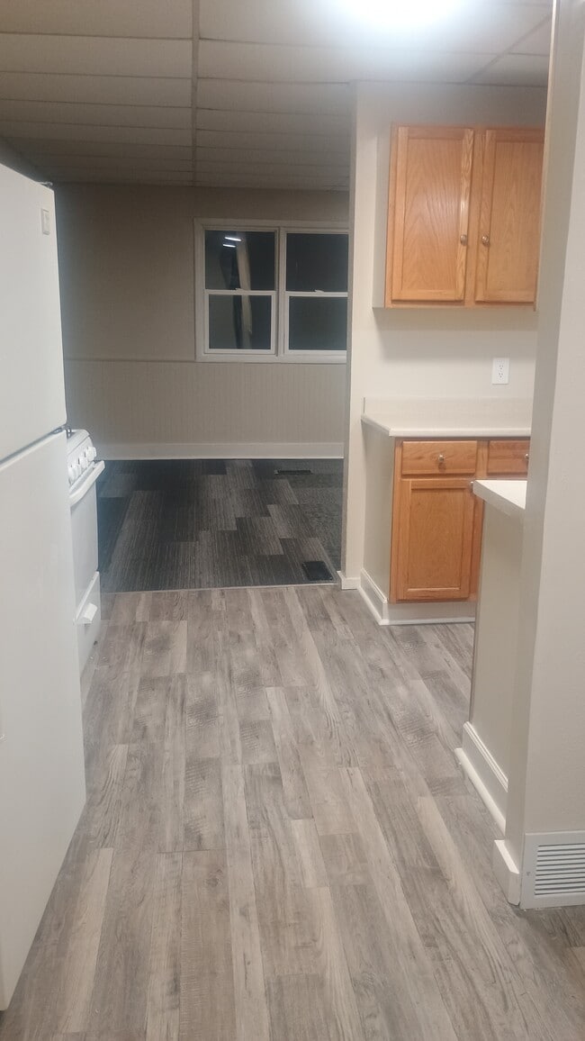 Building Photo - 1118 E Hines Ave