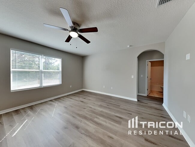 Building Photo - 2819 Greenleaf Ter