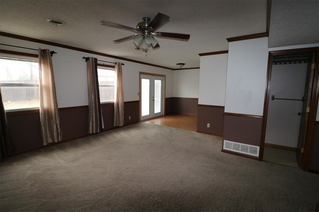 Building Photo - 413 S Kiowa Ct