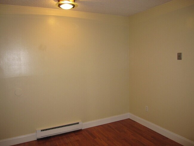 Building Photo - 308 Quarry St