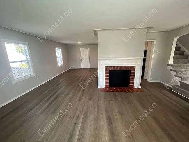 Building Photo - 2820 Winsted Dr