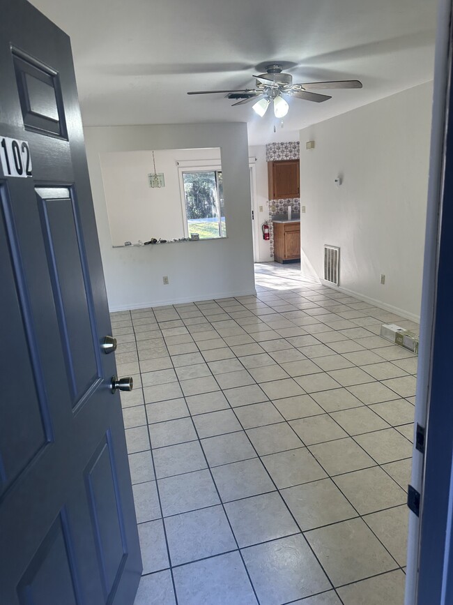 Building Photo - 2715 SE Country Club Rd