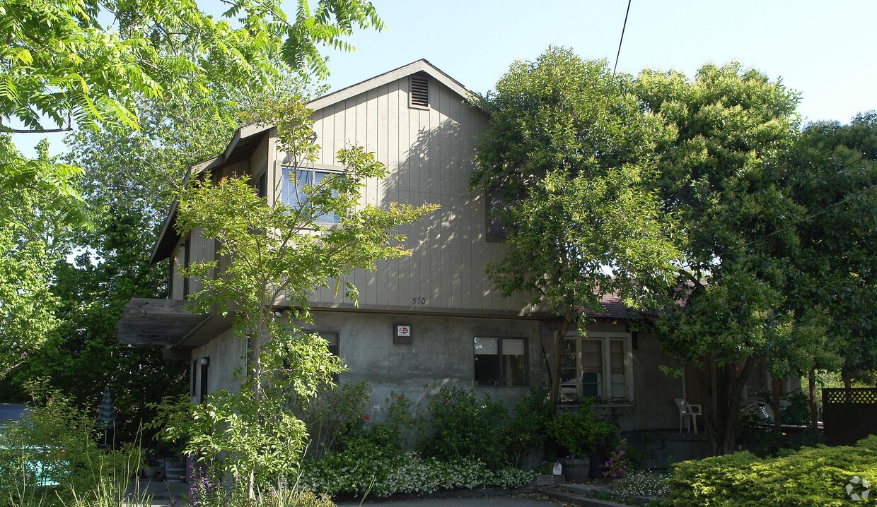 Primary Photo - 570 Hampton Rd