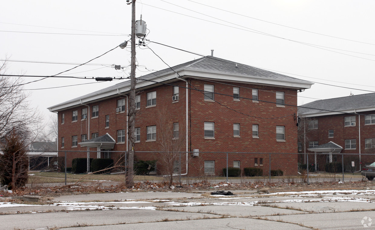 Building Photo - 255 E Southern Ave