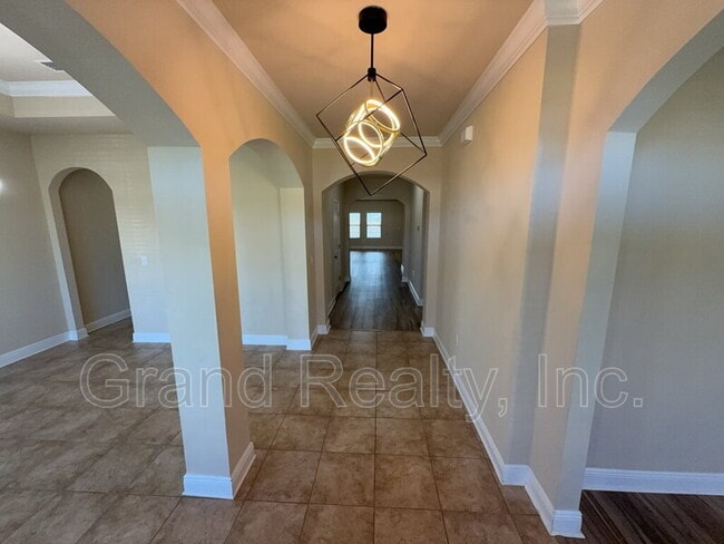 Building Photo - 4818 Dupont Cir