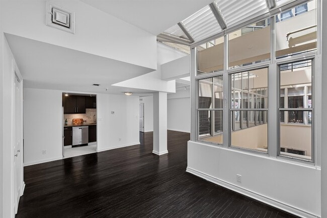 Building Photo - 357 Varick St