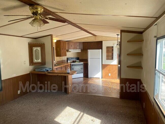 Foto del edificio - 3224 Idlewild Dr