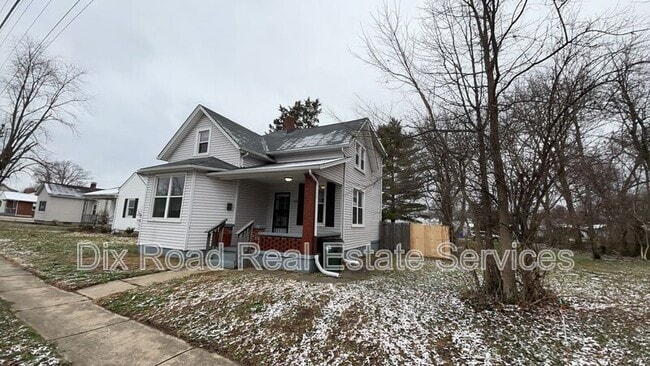 Building Photo - 830 St Clair Ave