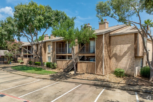 Building Photo - Estates at Westchase