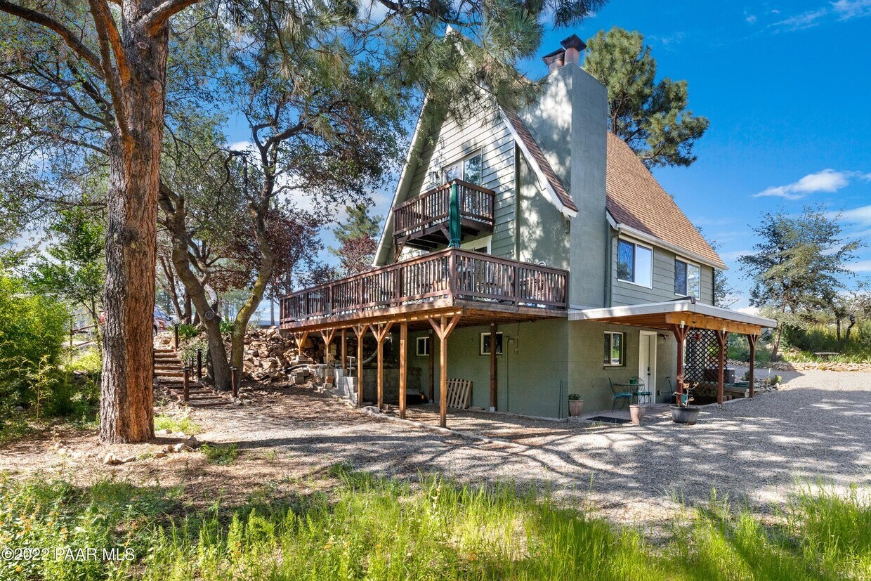 Primary Photo - 2079 Redwood Way