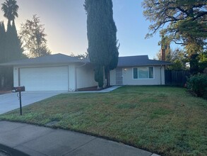 Building Photo - 125 Goldy Ct