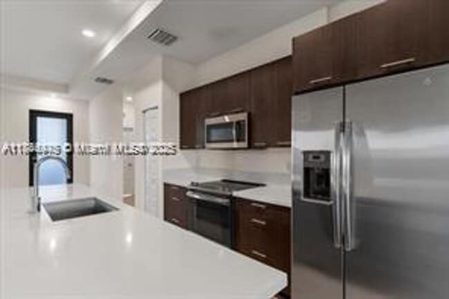 Foto del edificio - 8031 NW 104th Ave