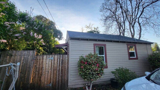 Foto del edificio - 105 1/2 Genessee Street