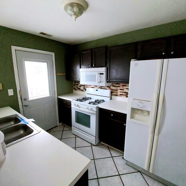 Building Photo - 228 Newbury Dr