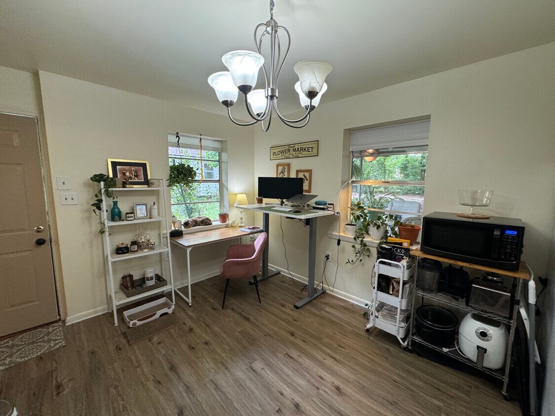 Foto principal - 1808 Dewrell Sq