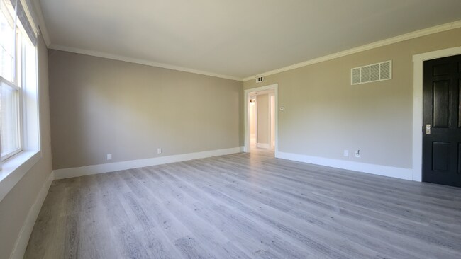 Foto del edificio - 803 Westwood Dr