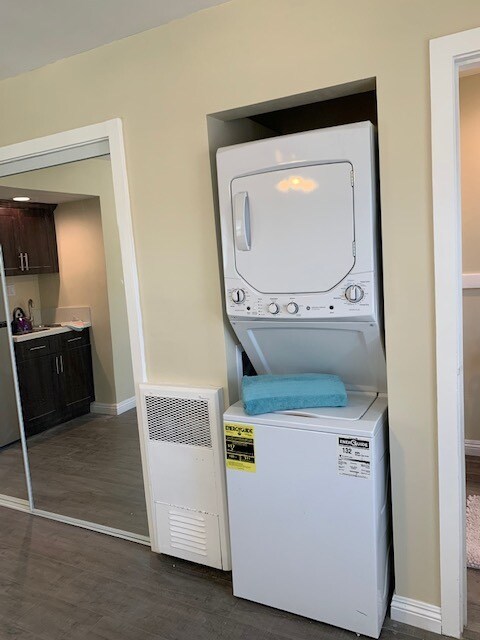 Washer/ Dryer - 629 Prescott St