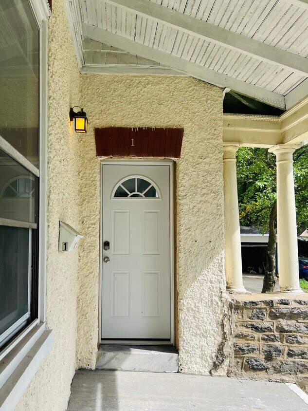 Primary Photo - 121 Walnut Ave