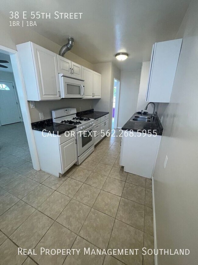 Building Photo - Bright & Cozy One Bedroom Home with One Ca...