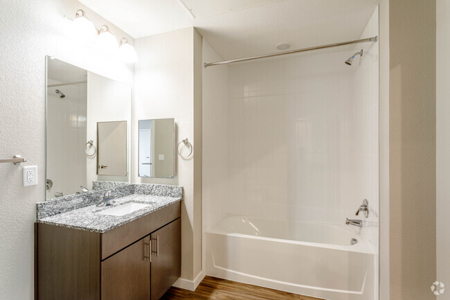 1BR, 1BA - 695SF - Ten West