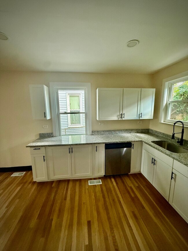 Kitchen - 2024 Perrysville Ave