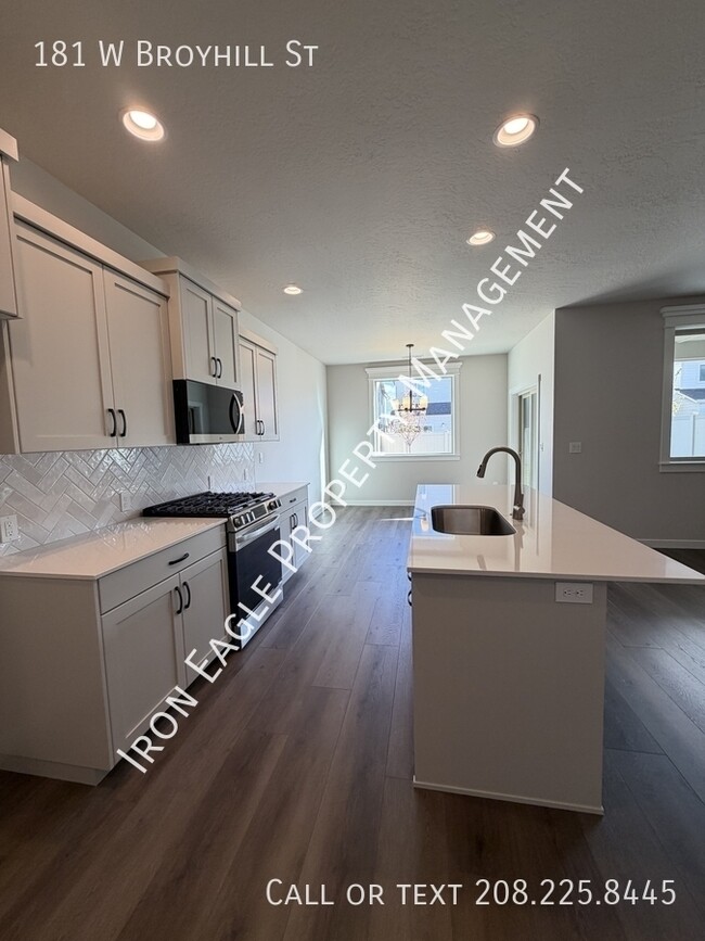 Foto del edificio - 181 W Broyhill St