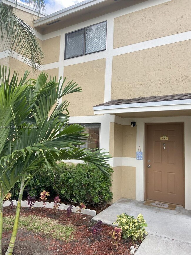 Foto del edificio - 413 Palm Cir E