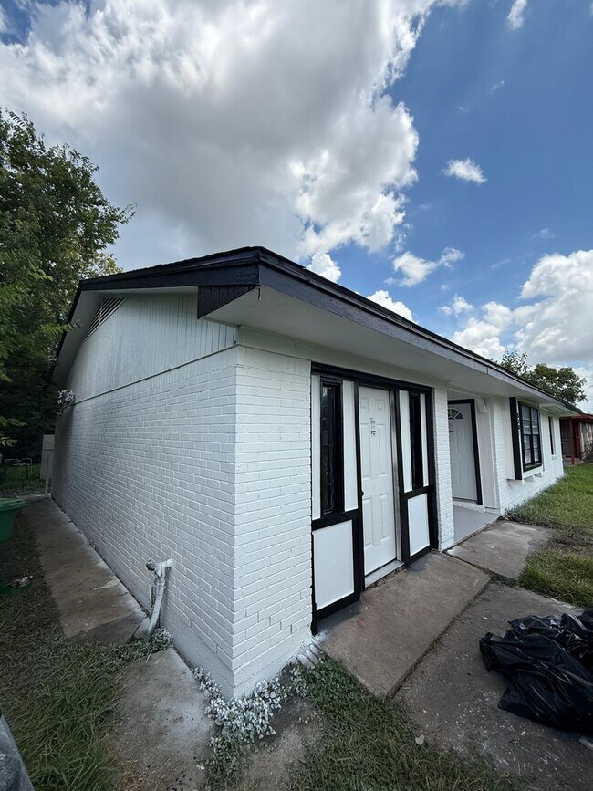 Foto del edificio - Gorgeous all renovated Home in Houston, TX!.