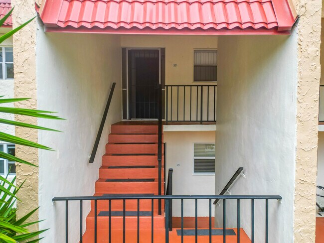 Foto del edificio - 177 Lake Evelyn Dr