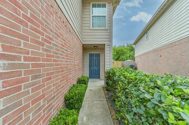 Building Photo - 9334 Valley Tree Ln