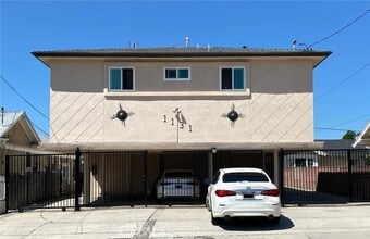 Building Photo - 1131 N Kenmore Ave