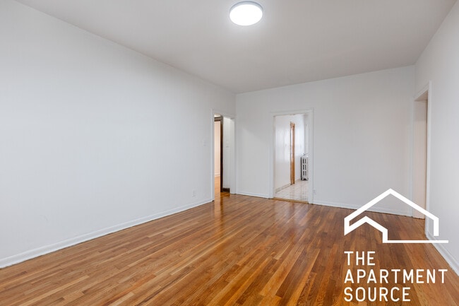 Foto del edificio - 4921 W Berteau Ave