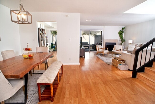 Building Photo - 18200 Andrea Cir S