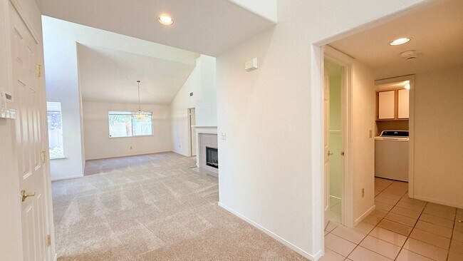 Foto del edificio - Move-in Ready, 3BD/2.5BA, Two-Story Townhome at Vista Pointe in San Ramon- Available NOW!