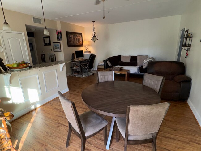 Foto del edificio - 119 Covil Ave