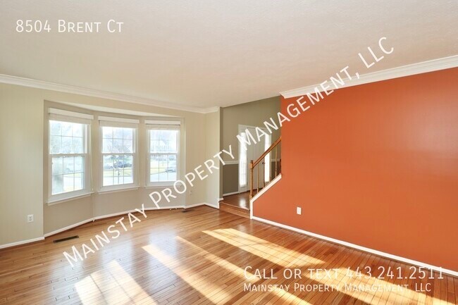 Foto del edificio - Beautiful 4 Bedroom Home W/ Attached Garag...