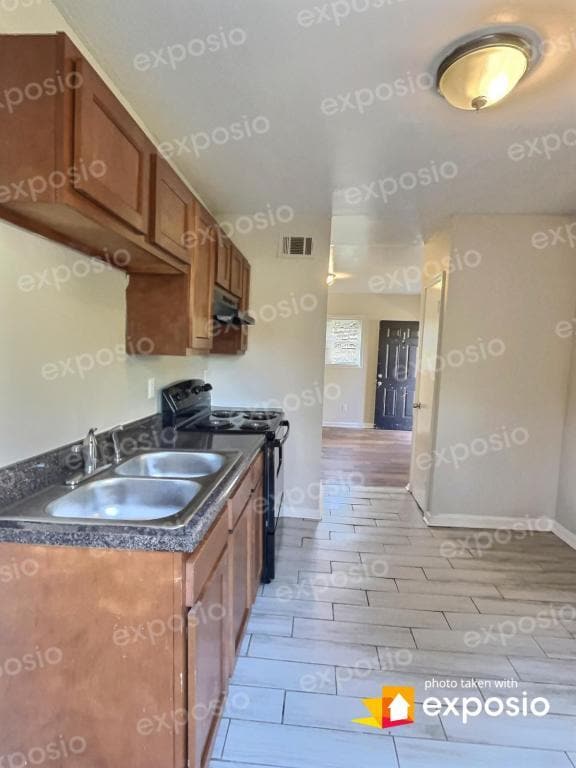 Building Photo - 1884 Center Ave