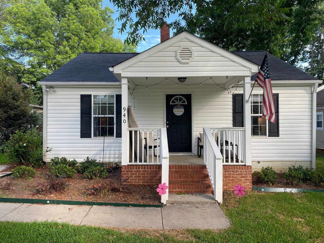 Primary Photo - 940 Beverly Dr