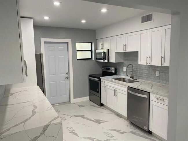 Foto del edificio - 1023 SW 15th Terrace