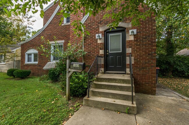 Building Photo - 1302 E Hunter Ave