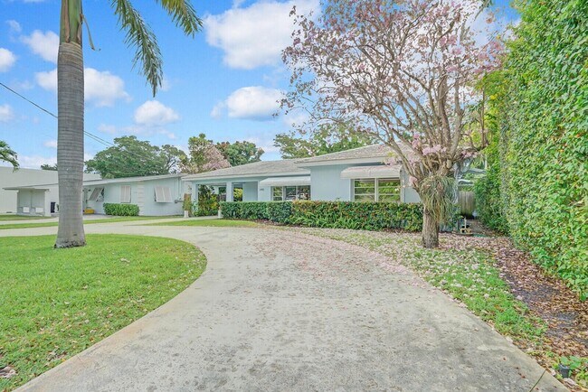 Foto del edificio - 3410 Poinsettia Ave