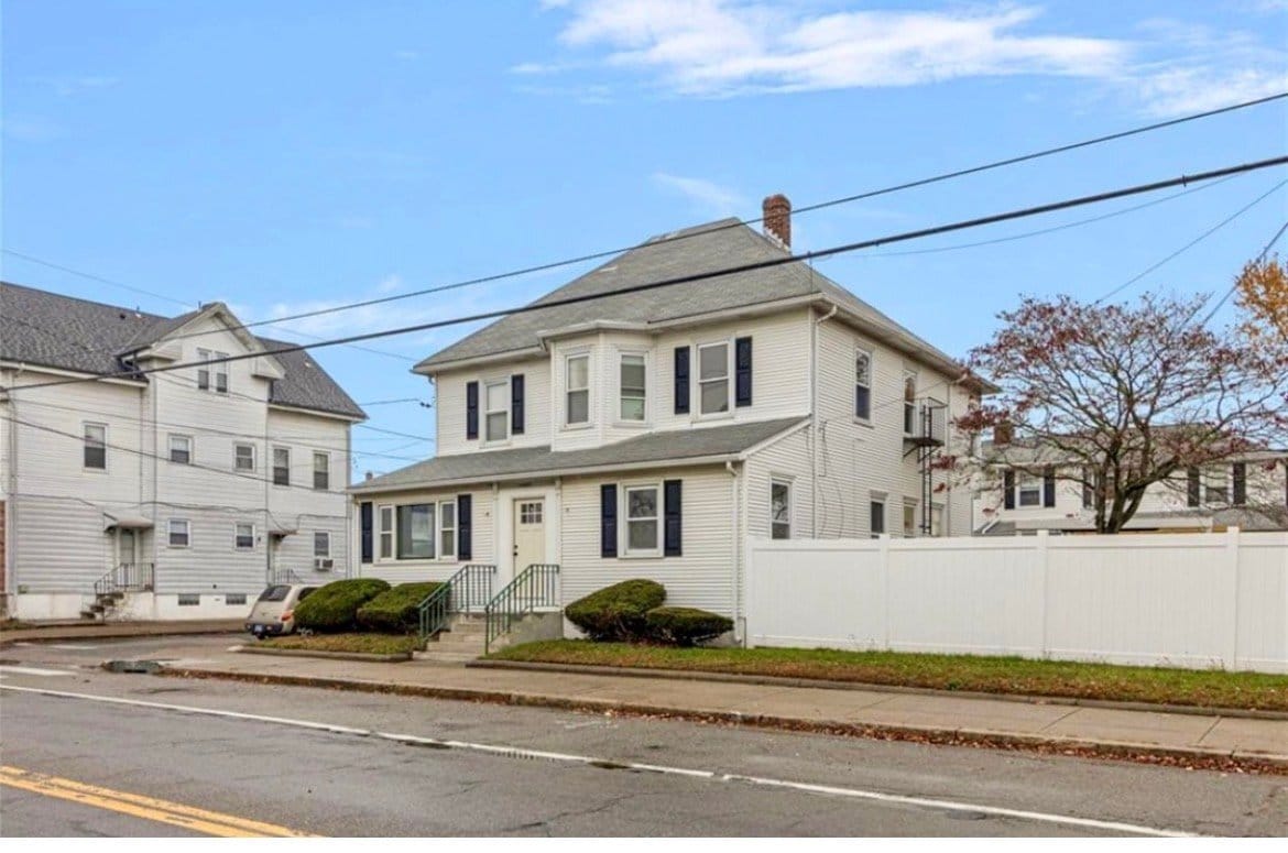Photo - 1303 Cranston St (Cranston, RI)
