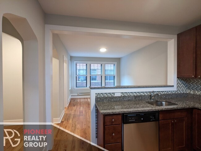 Foto del edificio - 4417 N Wolcott Ave