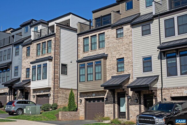 Building Photo - 1858 Marietta Dr