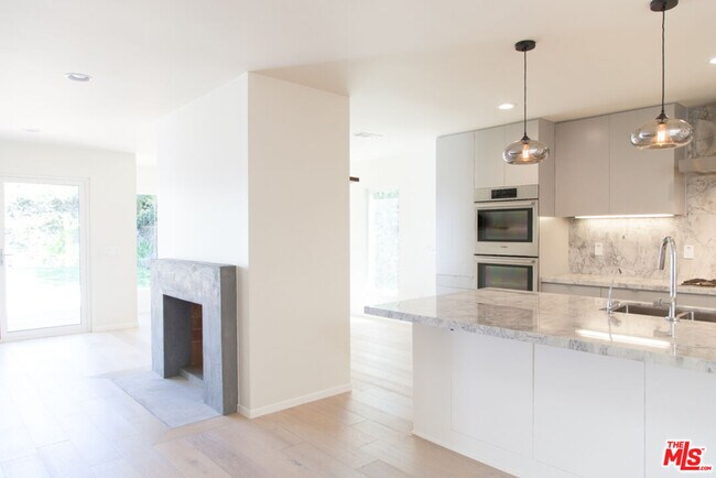 Foto del edificio - 2346 Manning Ave